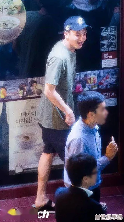 Gay空少被體育生開菊宿舍，兩人激情互動引發網友熱議與關注，社交媒體上討論不斷